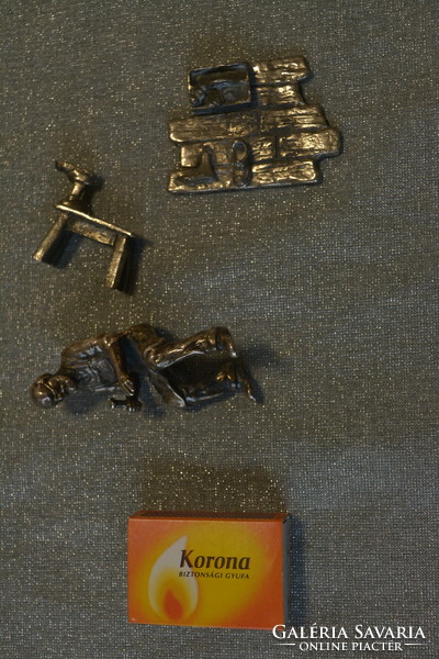 Ezüstözött részletgazdag cipész kisplasztika/miniatűr