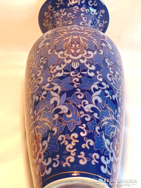 An impressive large Chinese vase