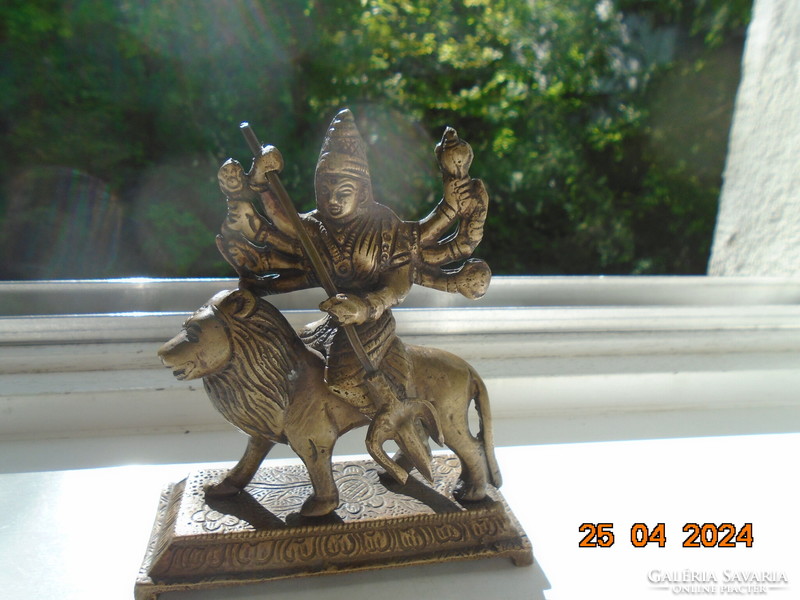 18-19 sz DURGA bronz hindu 8 kezü istenség oroszlánon lovagolva