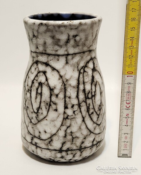 Hódmezővásárhelyi, csigamintás, fekete, szürke mázas kerámia váza (3026)