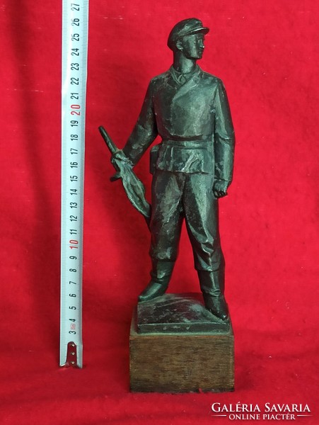 Olcsai little Zoltán workers' guard statue on a wooden plinth