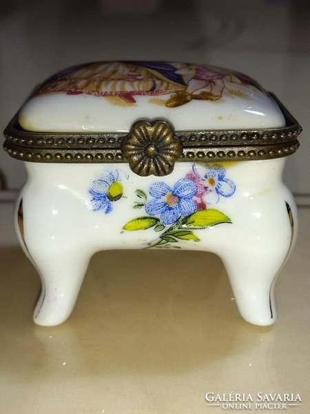 Gyönyörű barokk stílusú porcelán ékszertartó Szelence