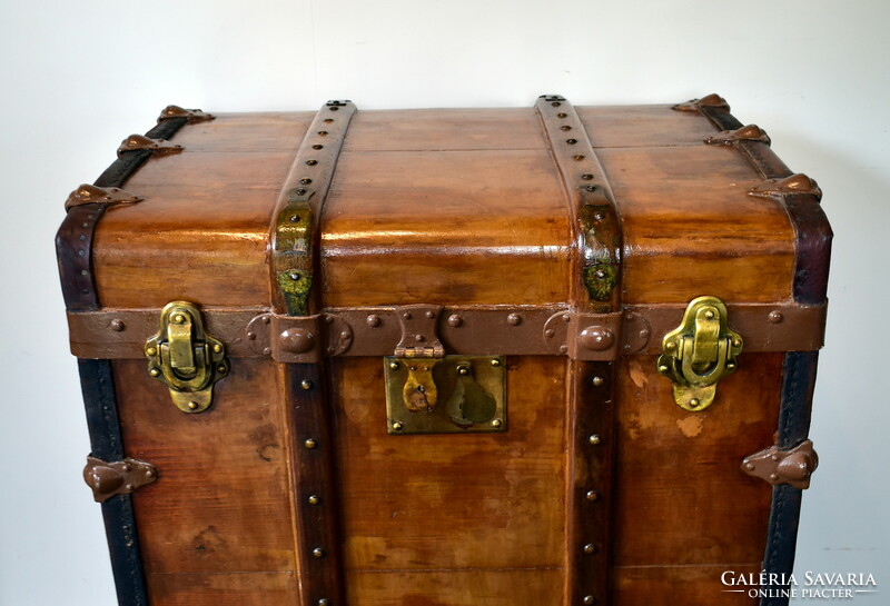 Antique travel trunk ship trunk v. Suitcase!