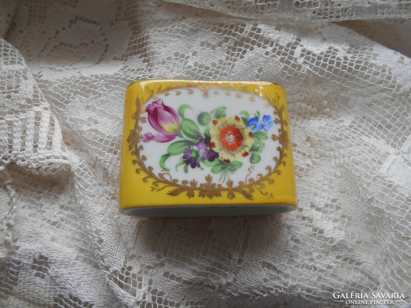 Hand-painted rare porcelain cigarette holder with flower pattern, 1940 year