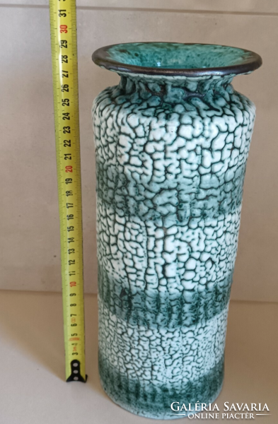 Charles Bán's shrink-wrapped vase