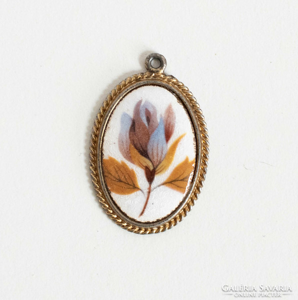 Special vintage pendant with enamel inlay, aster pattern