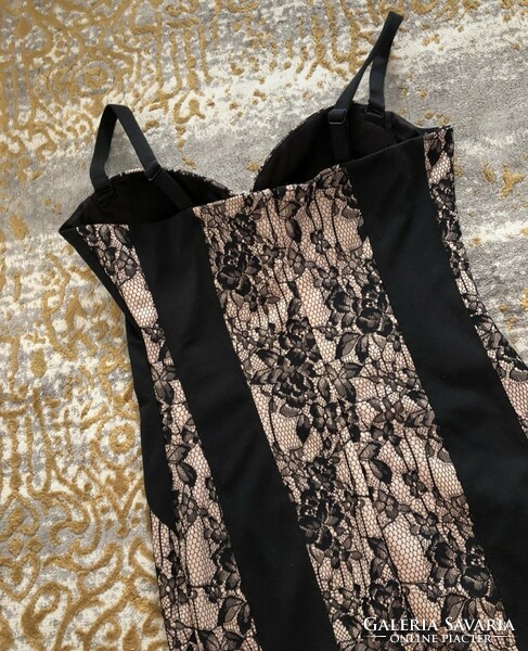 Kardashian Kollection 40-es bézs-fekete partiruha, csipke alkalmi ruha