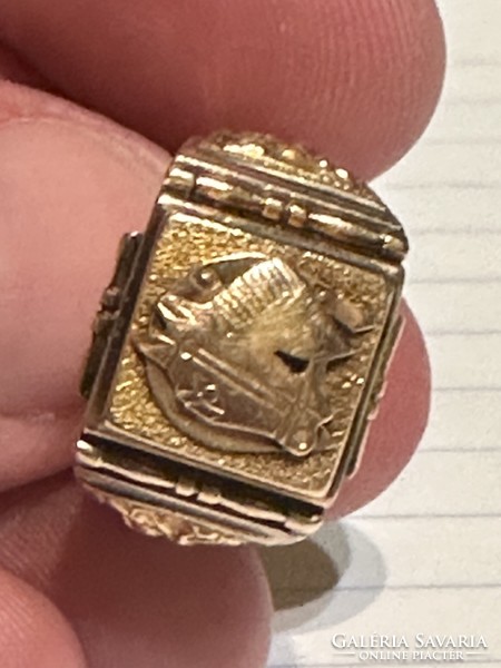 18K gold equestrian ring in antique condition for sale! Price: 158,000.-