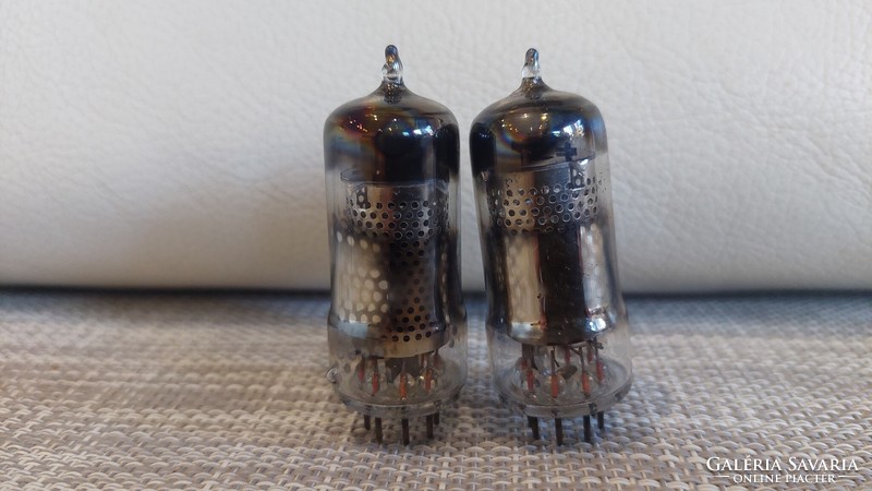 Pair of unmarked electron tubes from a collection (15)