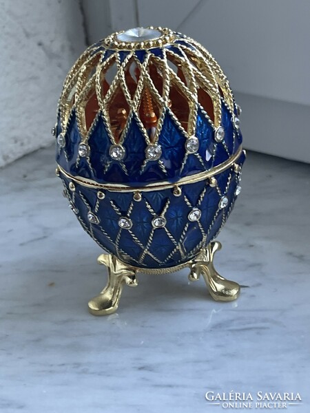 A dreamy febergé egg openwork stone with a shrine in it is very beautiful.