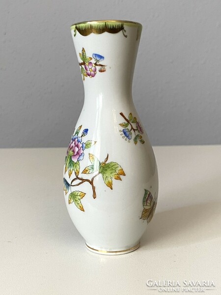 Small flower vase with Victoria pattern, Herend porcelain painted decorative object