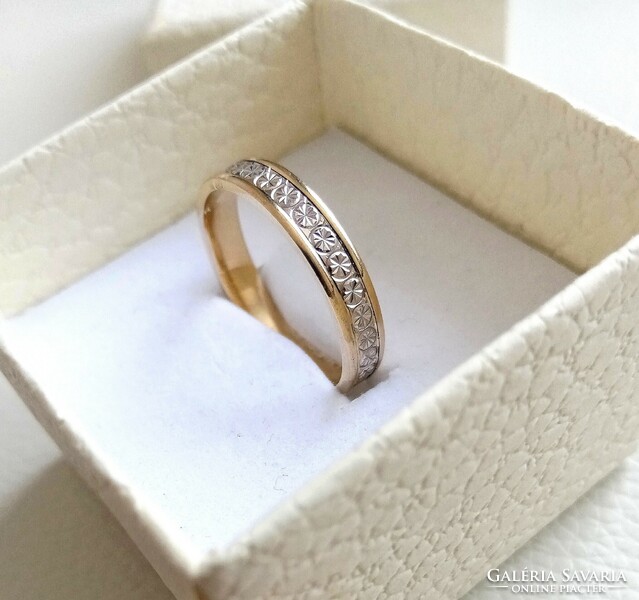 Very nice yellow and white gold 14 carat ring