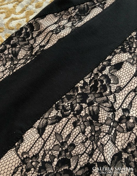 Kardashian Kollection 40-es bézs-fekete partiruha, csipke alkalmi ruha
