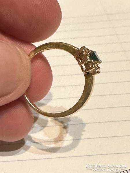 Mutatós 14kr margaréta fazonu aranygyűrű szép brilekkel diszitve eladó!Ara:74.000.-