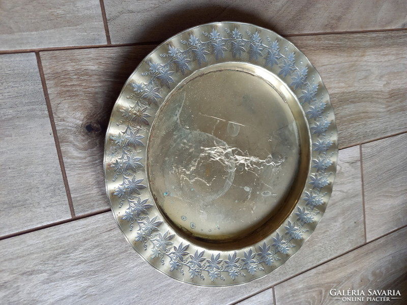 Fodros antik ezüstözött kínáló/asztalközép (28,6x2,3 cm)