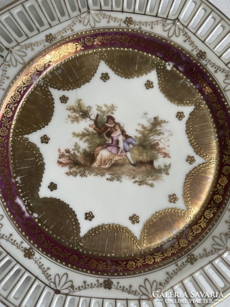 Gyönyörű antik jelenetes dúsan aranyozott dísz tányér áttört széllel.