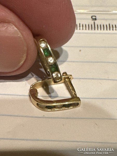 14kr aranyból készült mutatós kis smaragd fulbevaló eladó!Ara:27.000.-