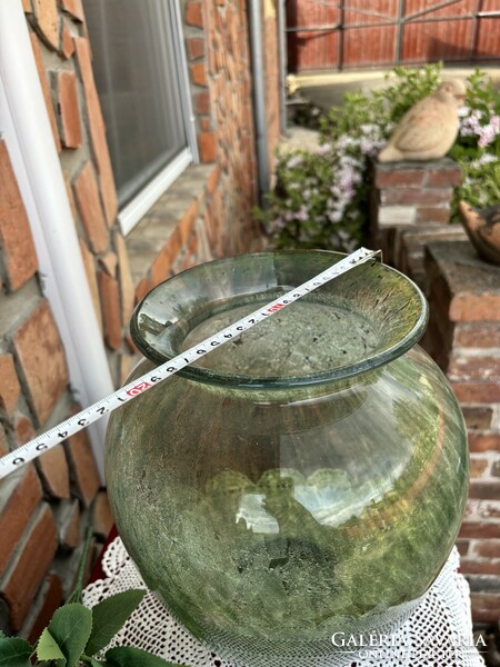 Retro ritka zöld gömb váza repesztett Gyönyörű  Fátyolüveg fátyol karcagi berekfürdői üveg