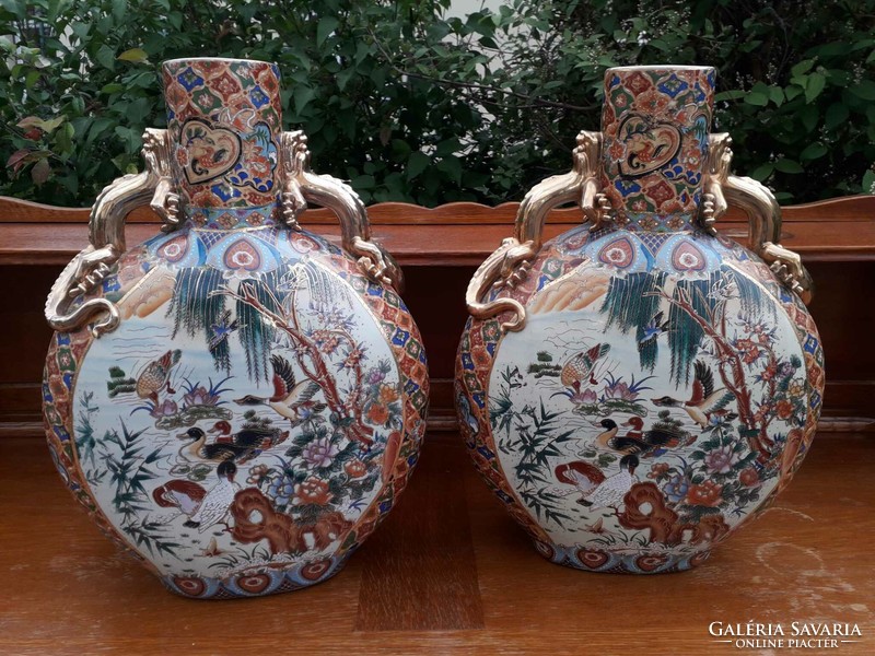47 Cm. 2 Oriental vases