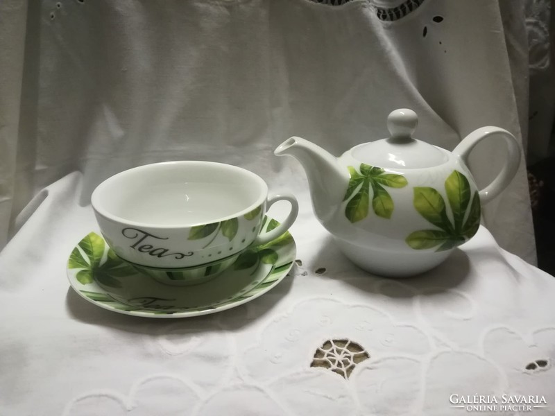 Porcelain tea pot + cup for one person