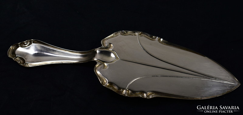 Beautiful neo-baroque silver-plated cake pan