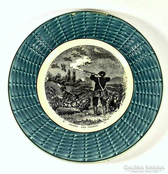 Around 1900, a French Sarreguemines hunting scene faience decorative plate!