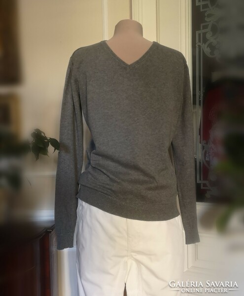 M v-neck cotton sweater, dove gray