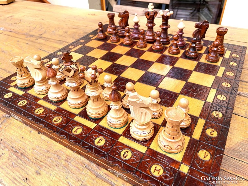 Faragott fa sakk készlet