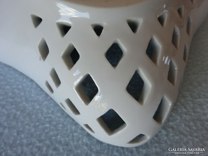 Openwork square bowl with Victoria pattern from Herend, antique (1960s), flawless