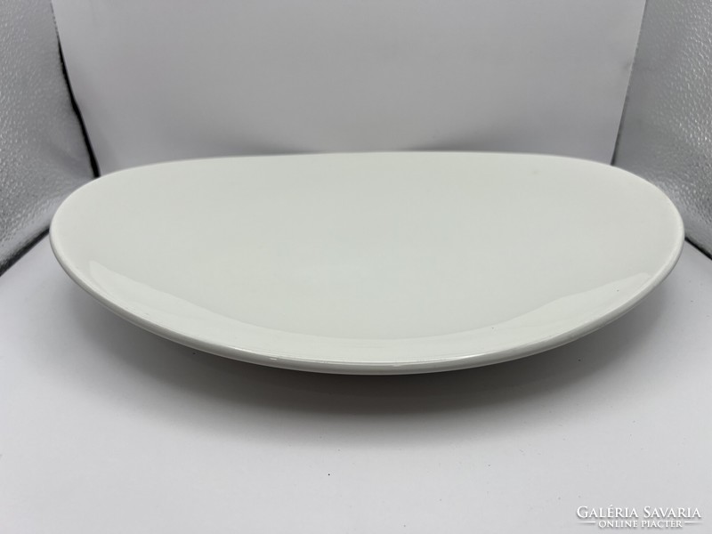 Spectacular large serving bowl marked Churchill, 31x25cm.4913