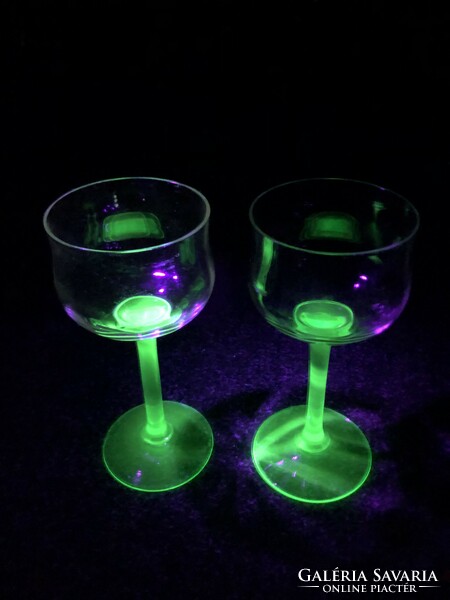 Uránüveg urán zöld hibátlan kézzel készült boros poharak