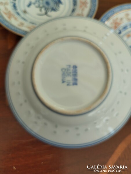 3 Chinese porcelain plates.
