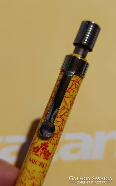 Retro fountain pen 