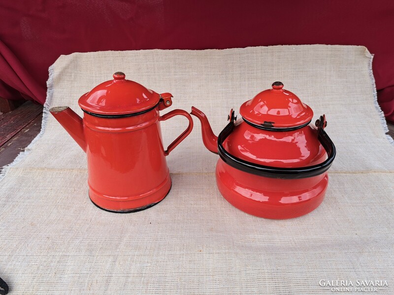 Piros  zománcos teáskanna teafőző kiöntő kanna kávéskanna virágnak dísznek, dekornak nosztalgia