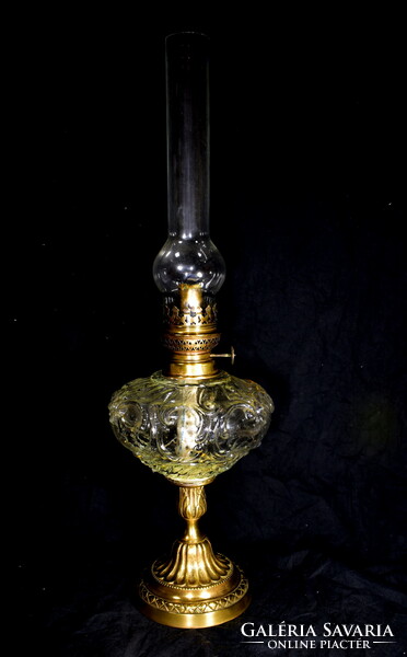 Large kerosene lamp with a decorative embossed glass container with a copper base!