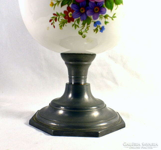 A beautiful table kerosene lamp with a flower pattern!