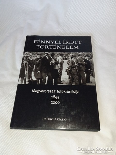 Fénnyel írott történelem (Magyarország fotókrónikája 1845-2000) - olvasatlan és hibátlan példány!!!