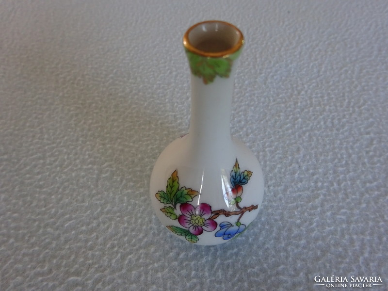 Small vase with Victoria pattern from Herend, antique (1950-60), flawless