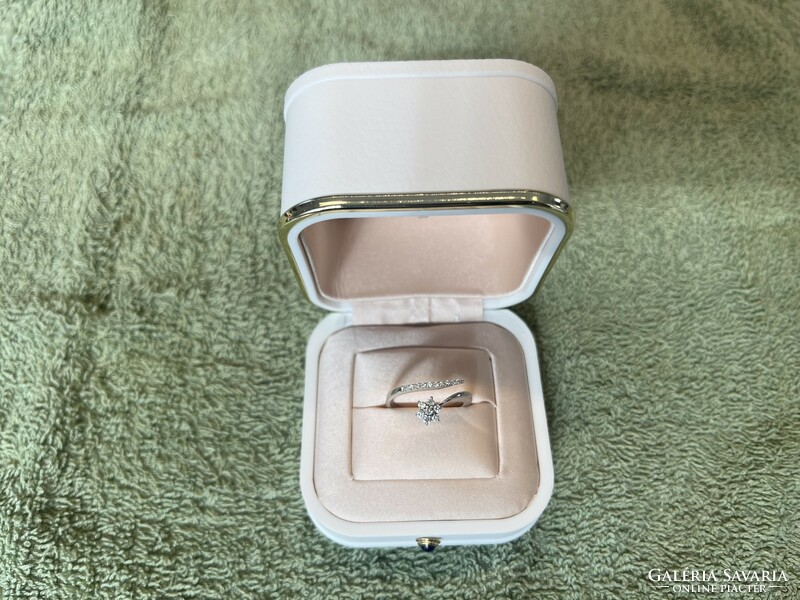 18k fehérarany gyűrű 0.21ct gyémánttal Certifikáttal
