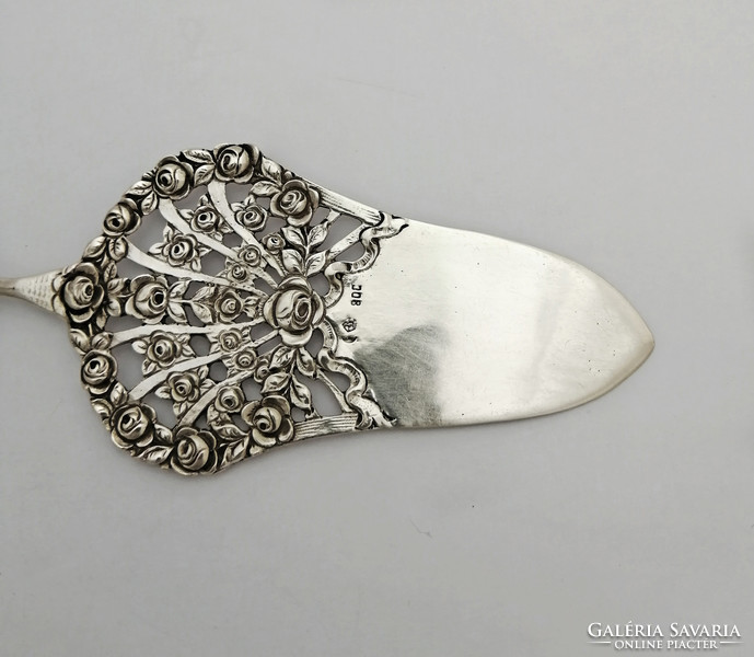 Kicsi német 800-as ezüst süteményes lapát. Rózsás minta
