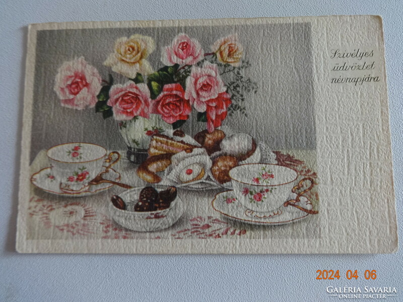 Régi grafikus névnapi üdvözlő képeslap, terített asztal virággal