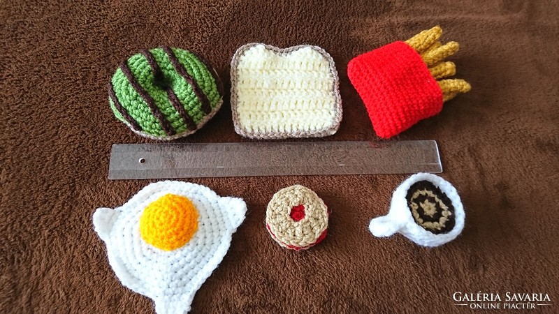 Crochet hamburger package for children