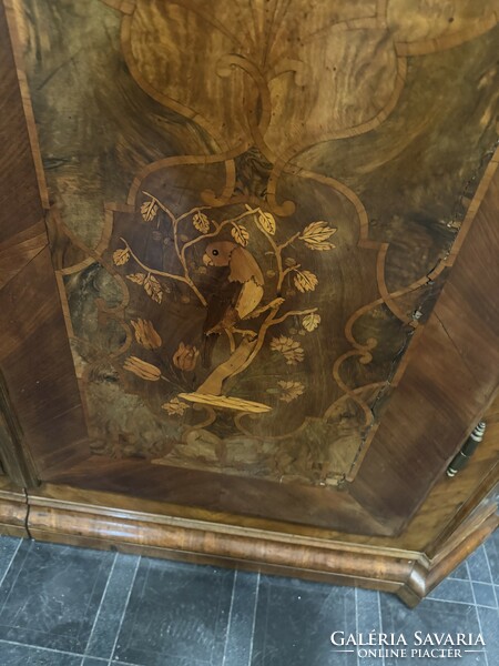 Barokk korabeli szekrény eladó