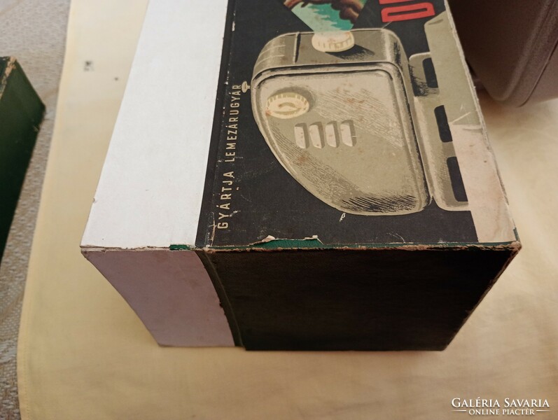 Lemezárugyári diavetítő eredeti dobozában Lemezárúgyár mesefilm vetítő