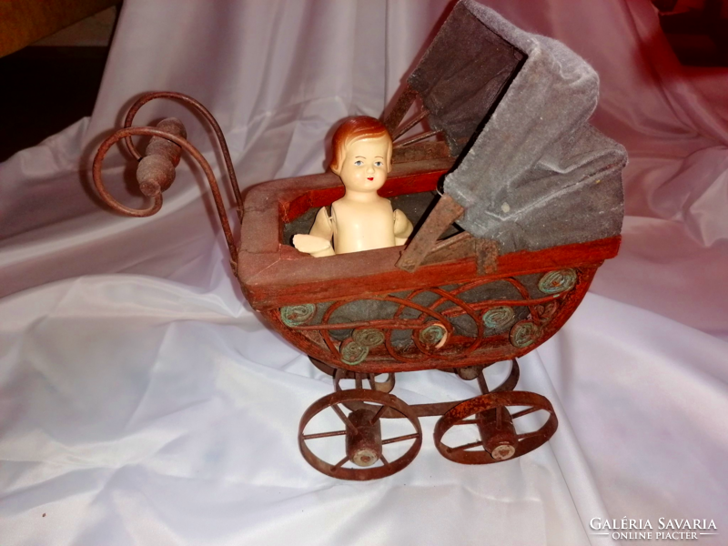Vintage babakocsi, régi babával