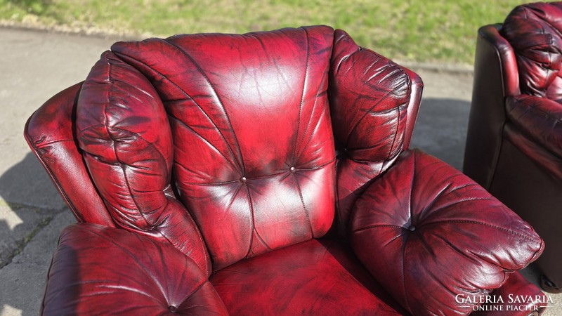 A819 Eredeti antik burgundi színű Angol Chesterfield bőr ülőgarnitúra 3-1