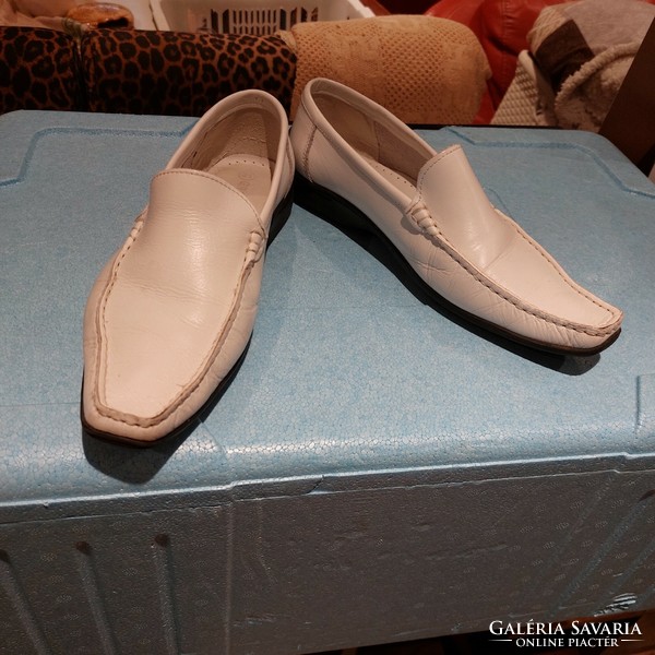 White women's leather shoes 41