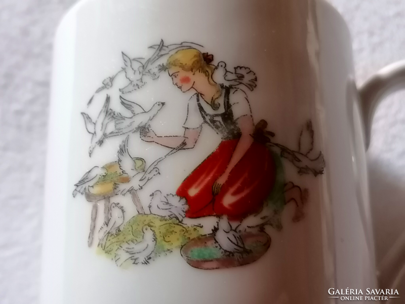 A rare cup with a Cinderella fairytale pattern