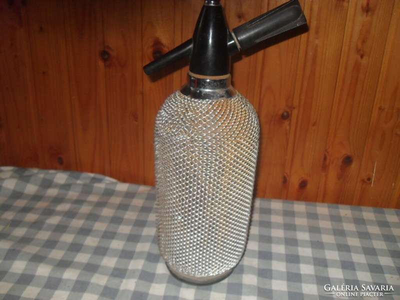 One and a half liter soda siphon with wire braid