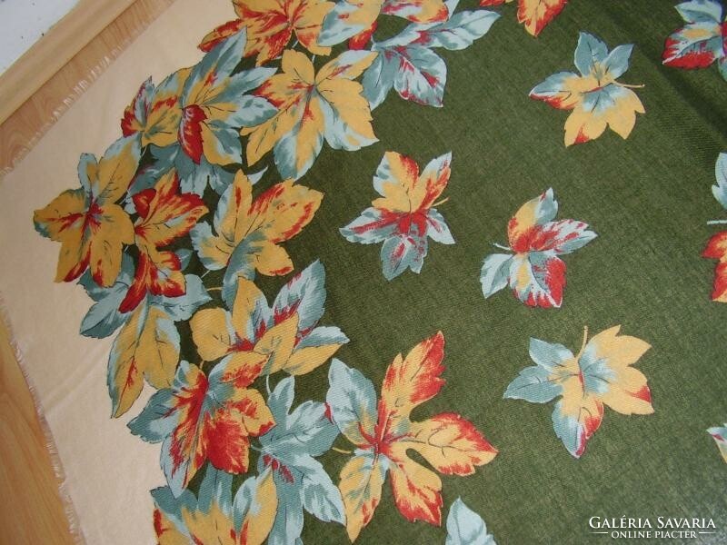 Leaf pattern scarf